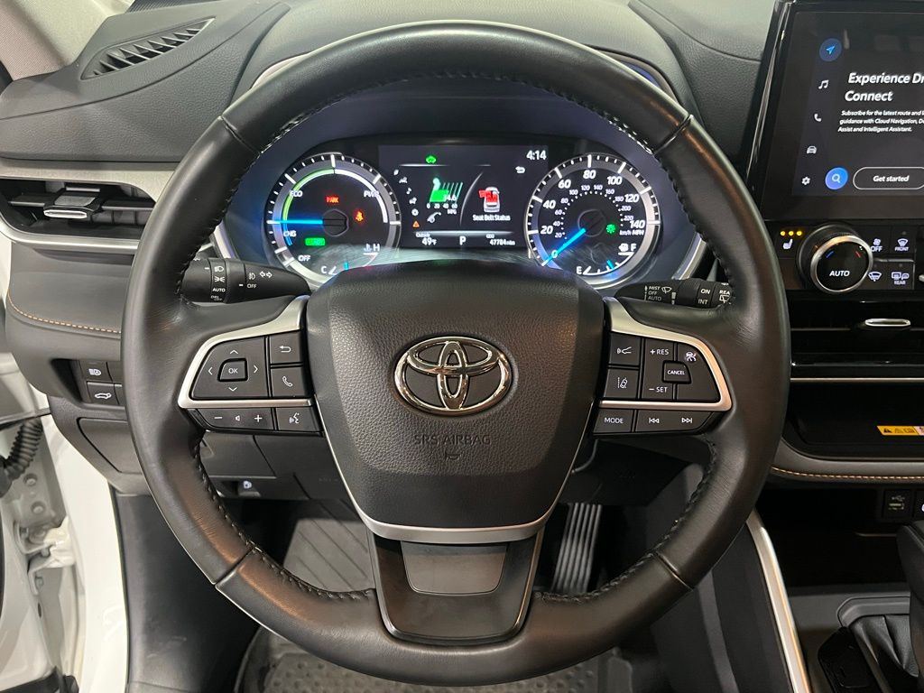 2023 Toyota Highlander Hybrid Bronze Edition