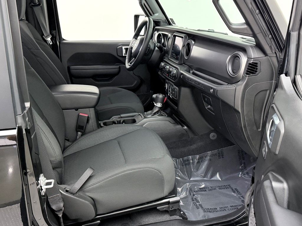 Thumbnail: 2021 Jeep Wrangler - 21