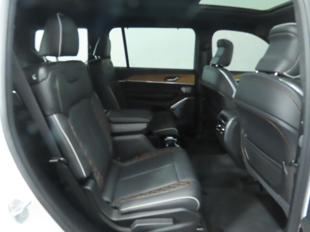 Thumbnail: 2023 Jeep Grand Cherokee L - 23