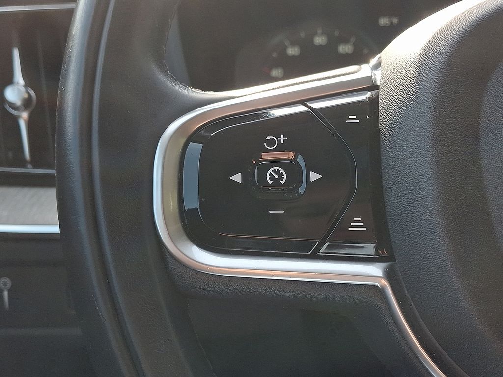 Thumbnail: 2018 Volvo XC60 - 21