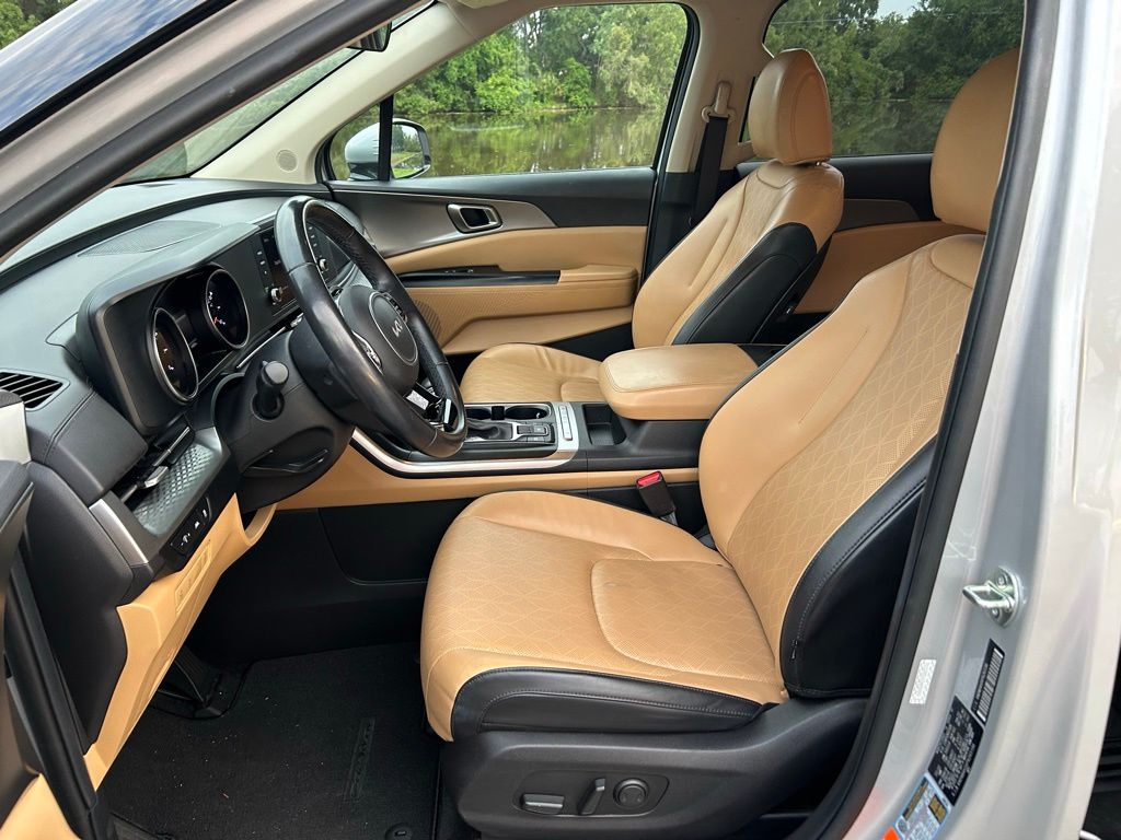 Thumbnail: 2023 Kia Carnival - 16