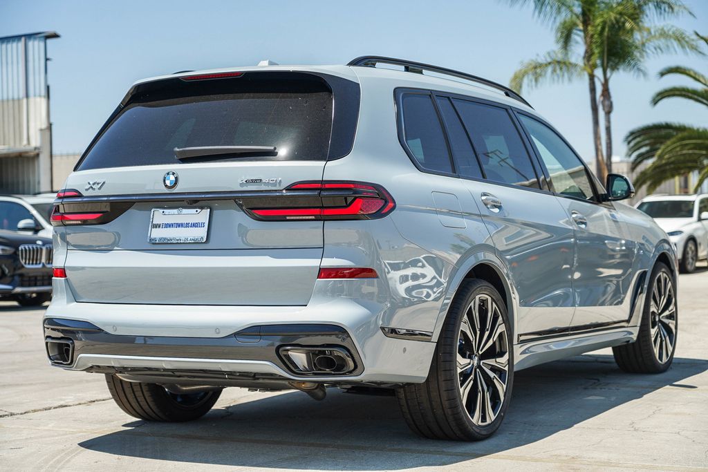 2025 BMW X7 xDrive40i 8