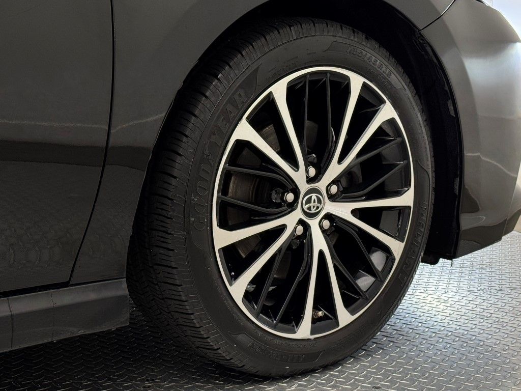 2019 Toyota Camry SE 11