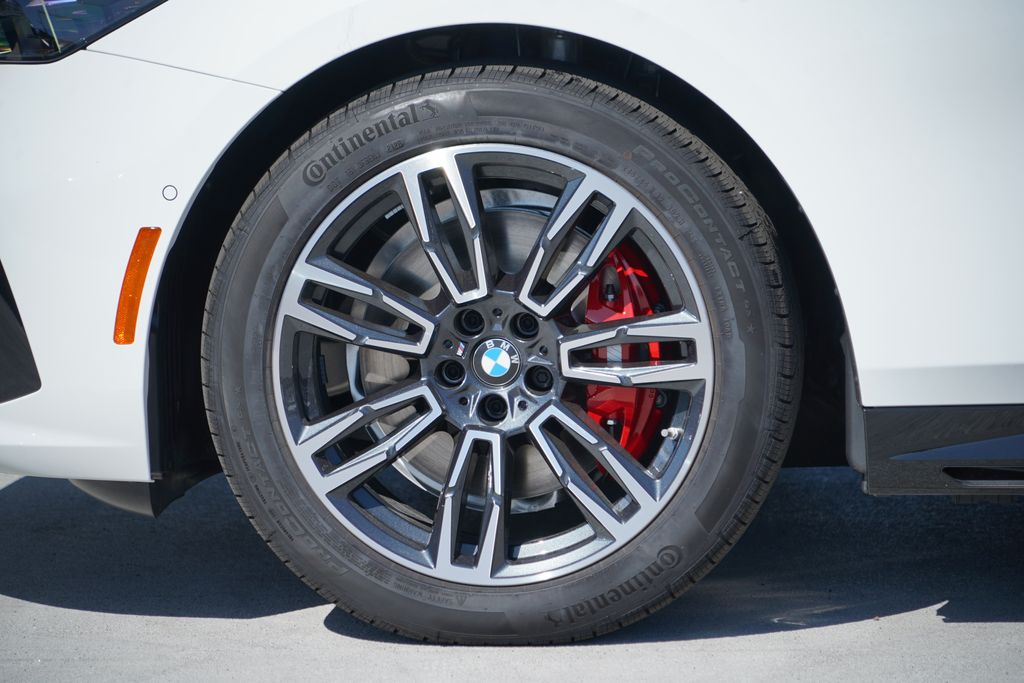Thumbnail: 2027 BMW 5 Series - 5