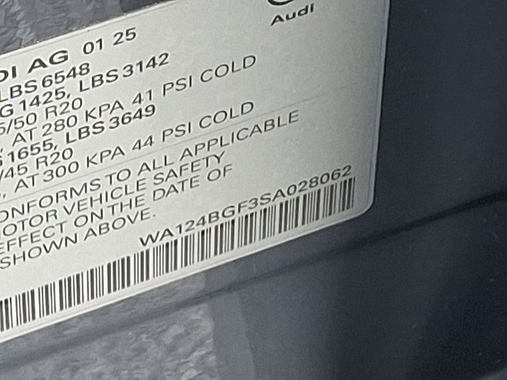 Thumbnail: 2025 Audi Q6 e-tron - 25