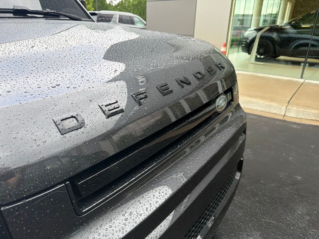 Certified Used 2025 Gray Land Rover X-Dynamic SE image 21