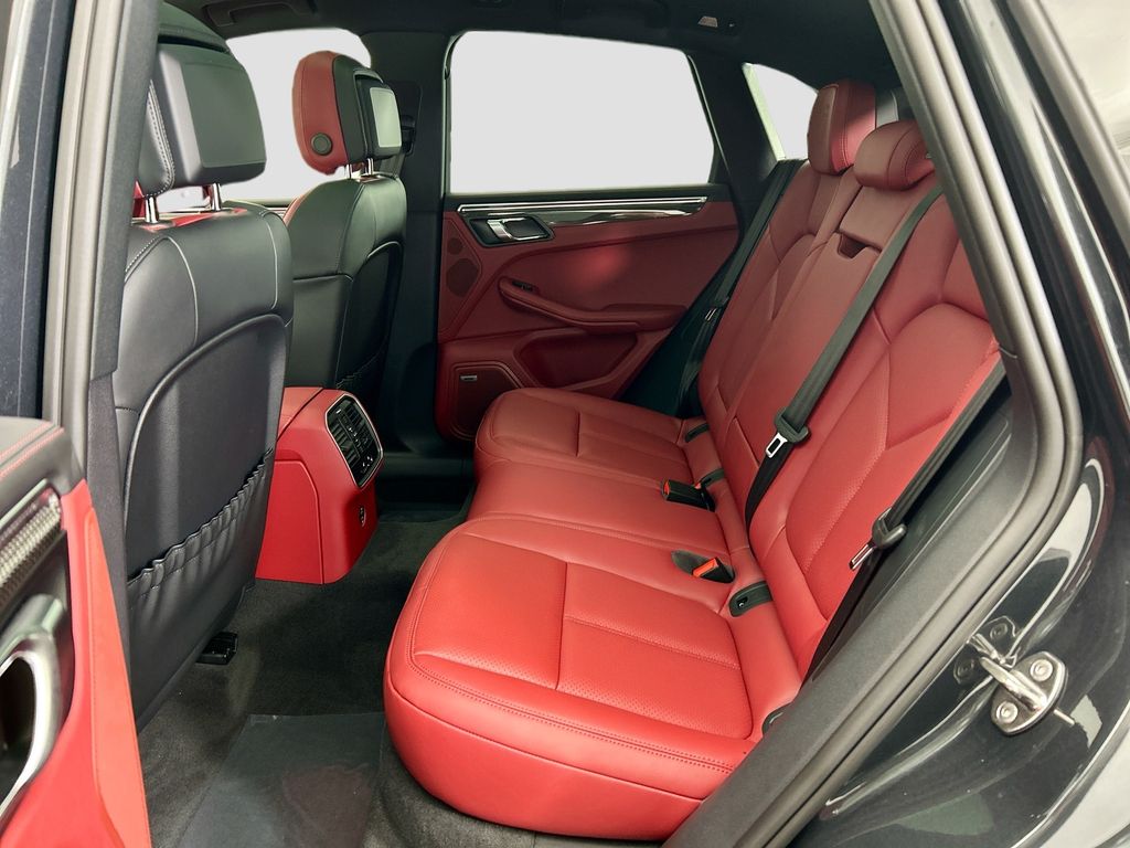 Thumbnail: 2026 Porsche Macan - 19