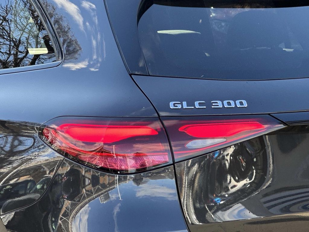 Thumbnail: 2025 Mercedes-Benz GLC - 12