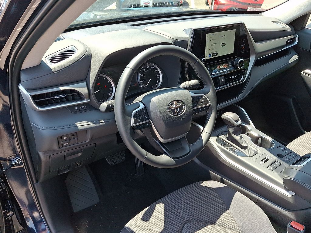 Thumbnail: 2025 Toyota Highlander - 26