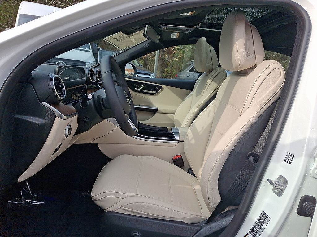 Thumbnail: 2025 Mercedes-Benz C-Class - 9