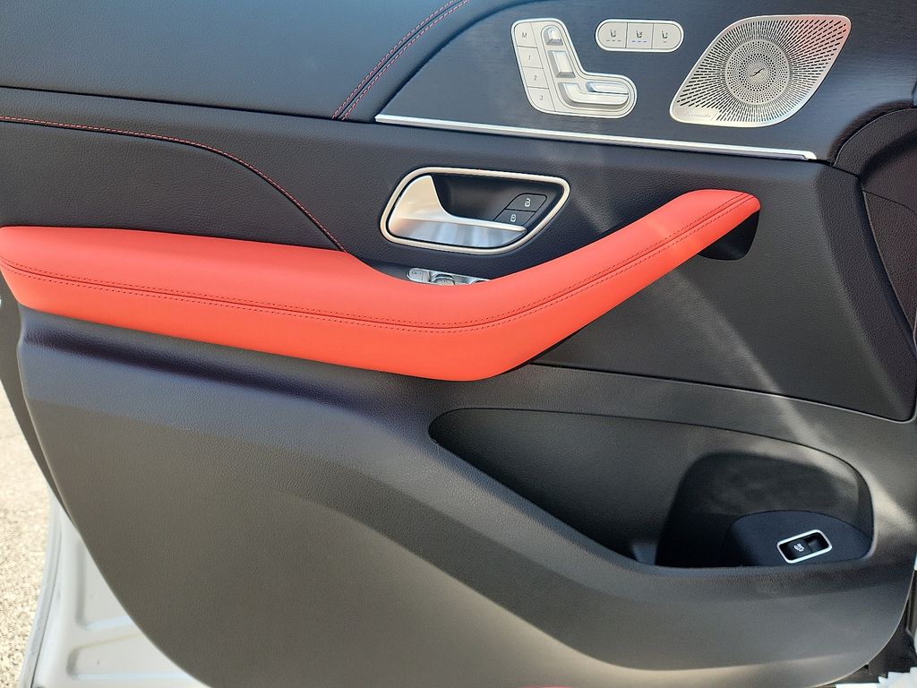 Thumbnail: 2026 Mercedes-Benz GLE - 8