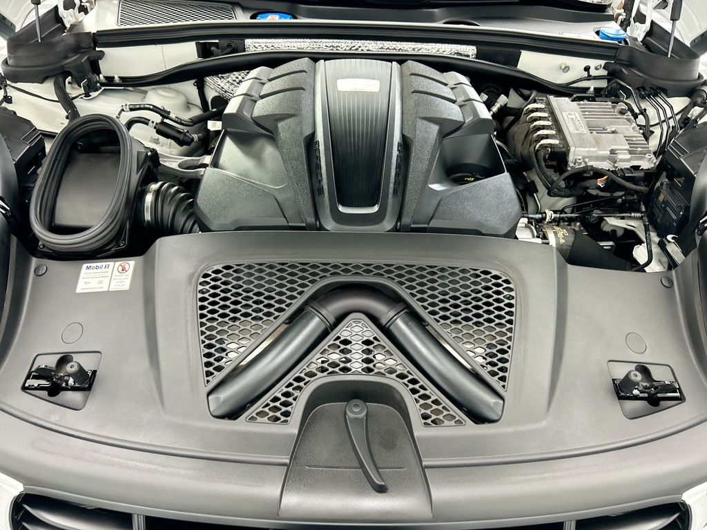 Thumbnail: 2021 Porsche Macan - 28