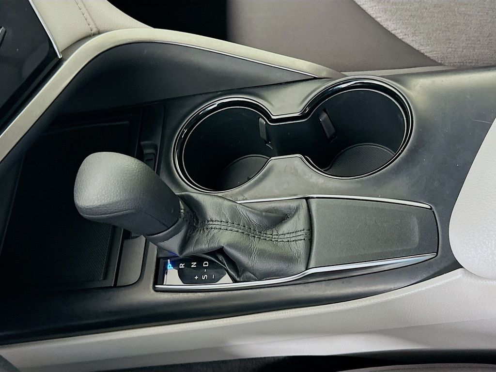 Thumbnail: 2018 Toyota Camry - 16