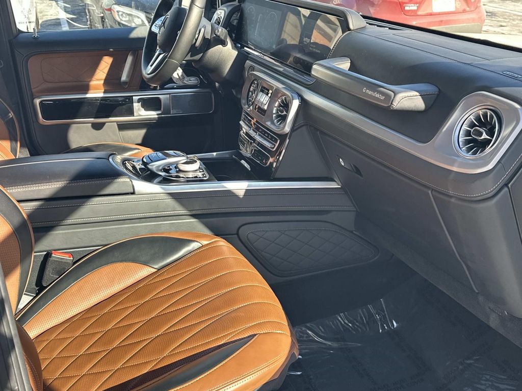 Thumbnail: 2021 Mercedes-Benz G-Class - 21