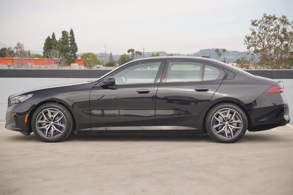 Thumbnail: 2026 BMW i5 - 4