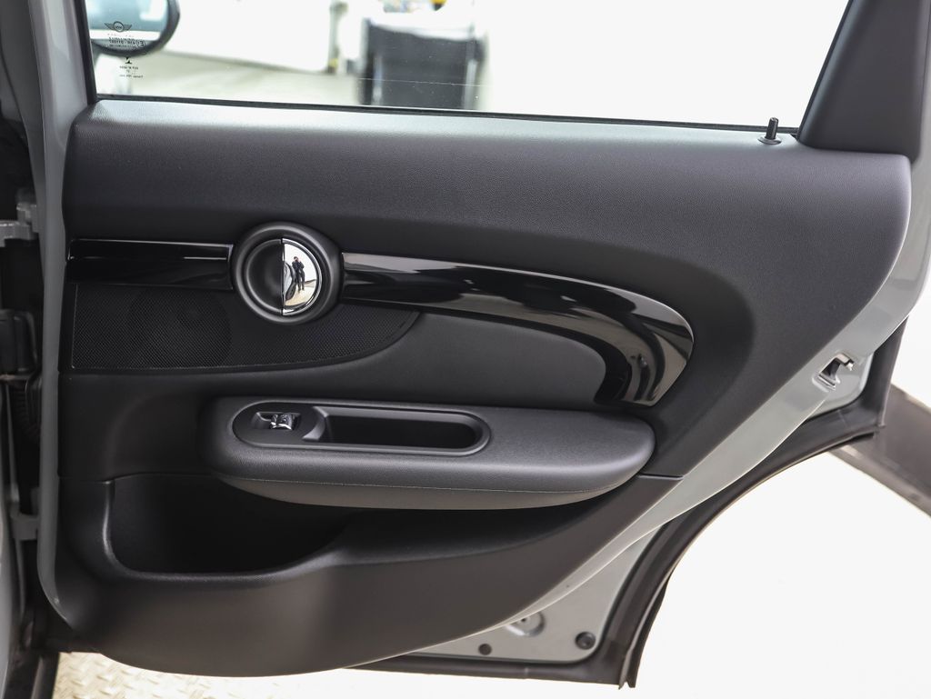 Thumbnail: 2022 MINI Cooper Clubman - 24