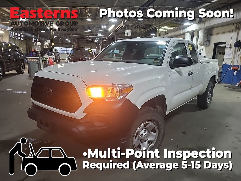 2021 Toyota Tacoma SR's photo