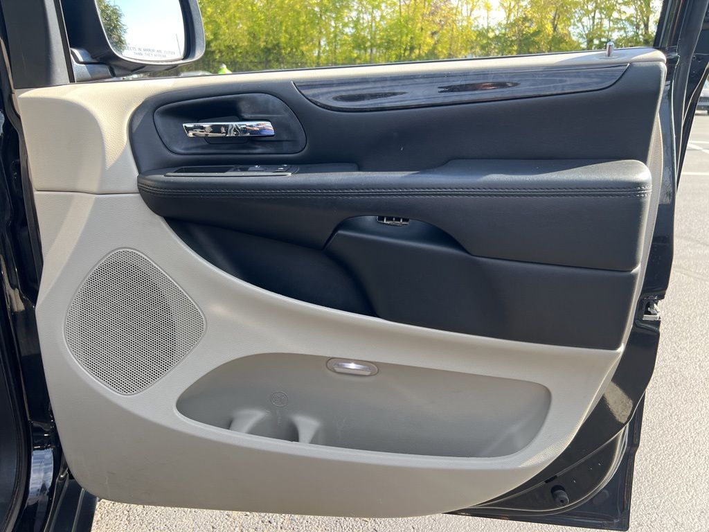 Thumbnail: 2016 Dodge Grand Caravan - 28