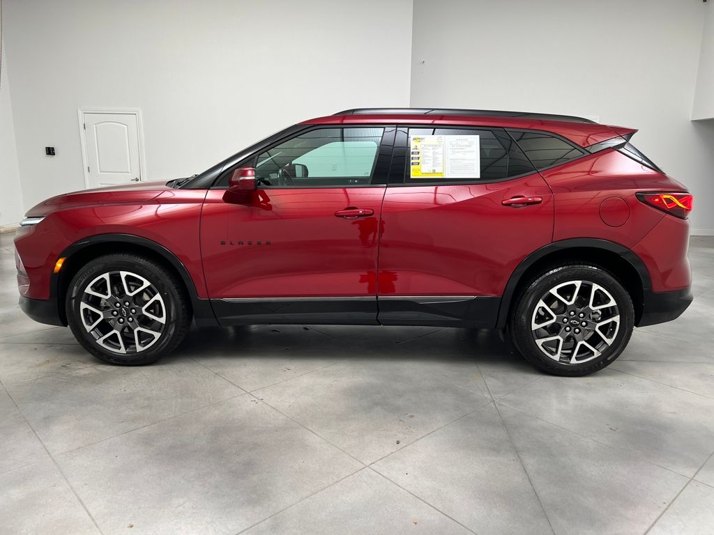 View vehicle photo 4