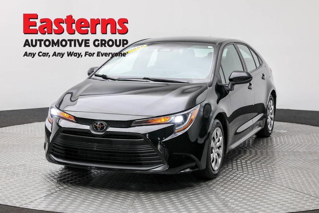 2024 Toyota Corolla LE's photo