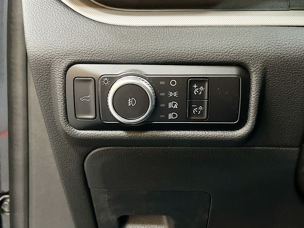 Used 2023 Black Metallic Ford XLT image 10