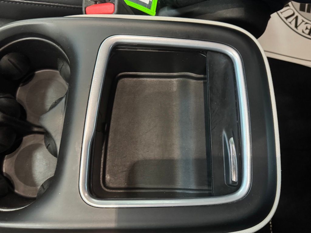 Used 2023 Chrysler Pacifica Van