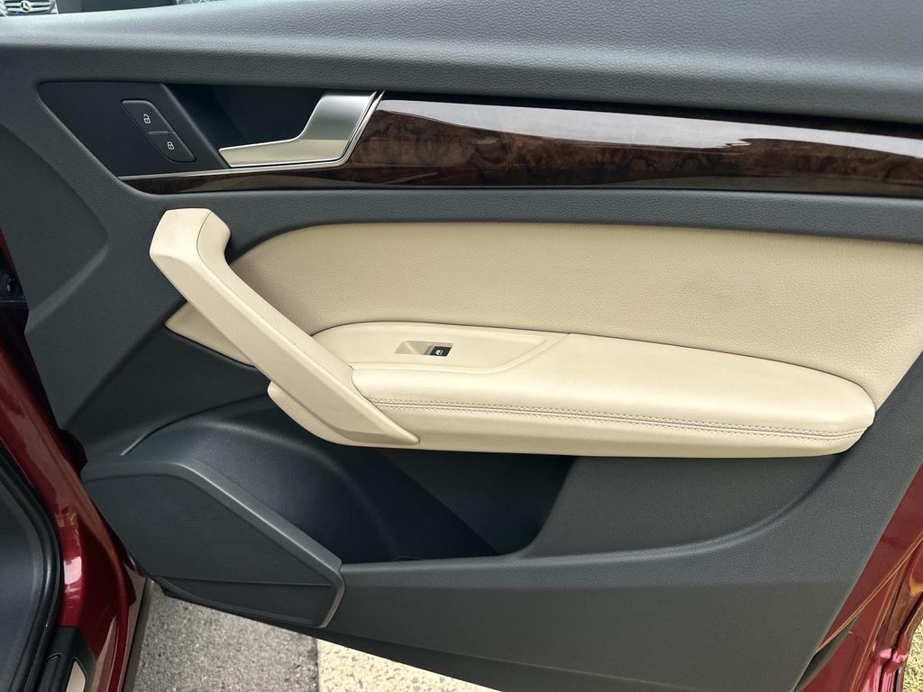 Thumbnail: 2019 Audi Q5 - 19