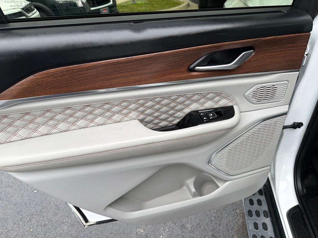 Used 2021 White Jeep Summit image 12