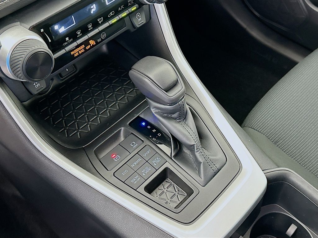 Thumbnail: 2022 Toyota RAV4 - 16