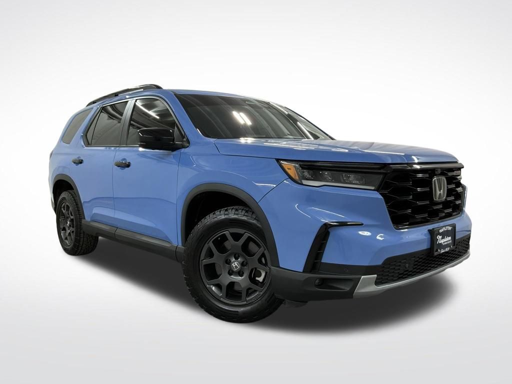 View vehicle photo 4