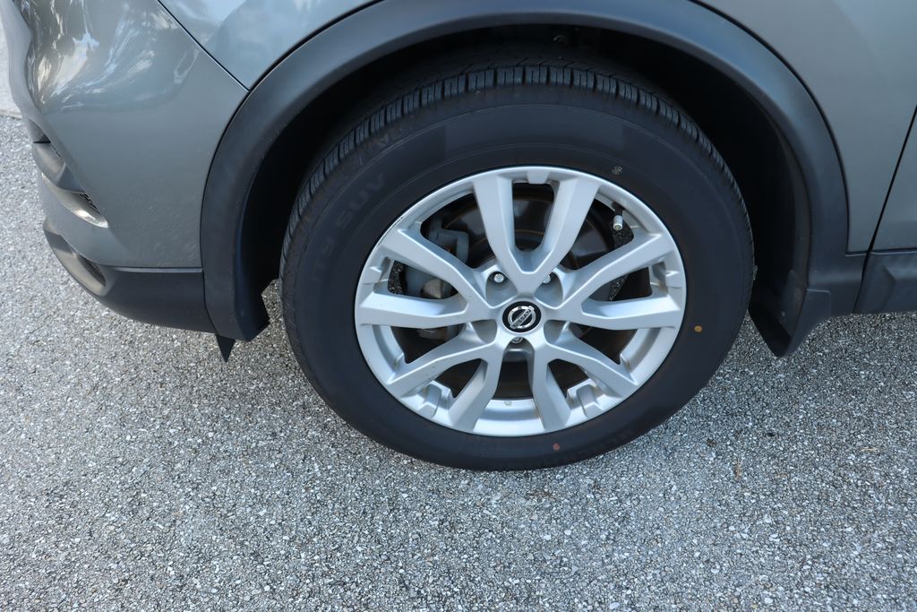 Thumbnail: 2021 Nissan Rogue Sport - 4