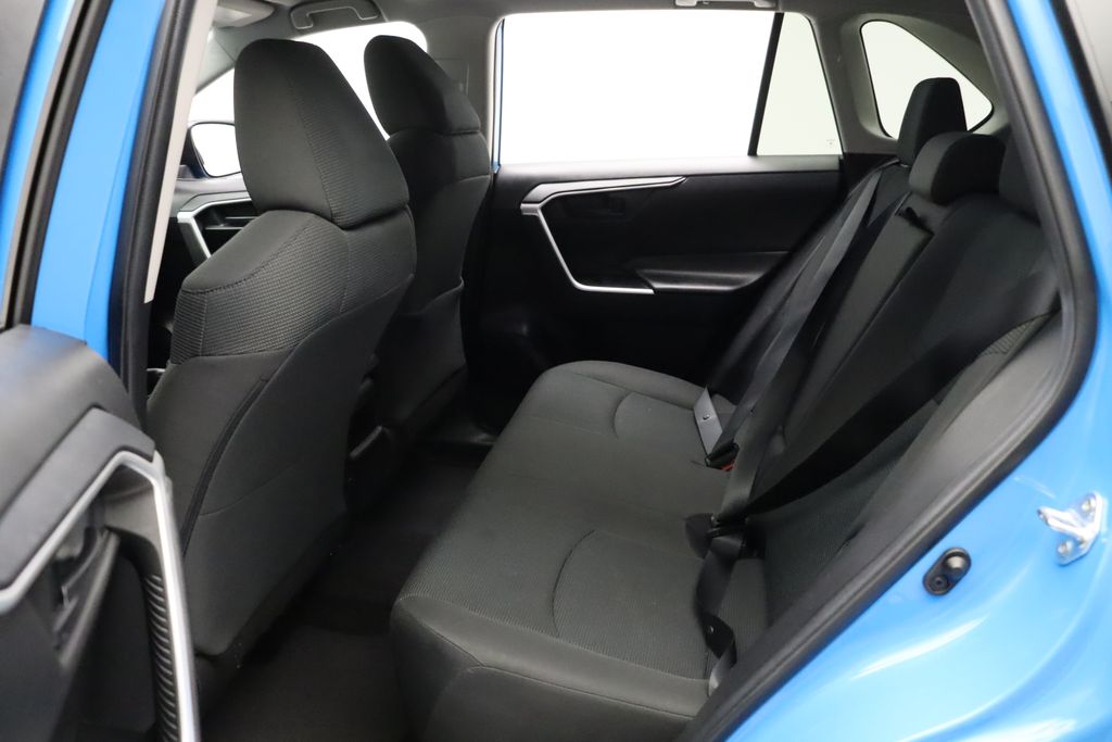 2021 Toyota RAV4 LE 19