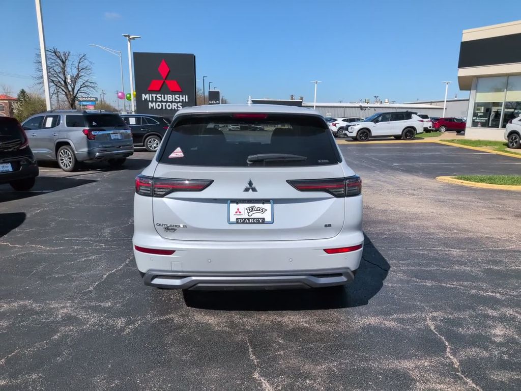 New 2026 White Mitsubishi SE image 8