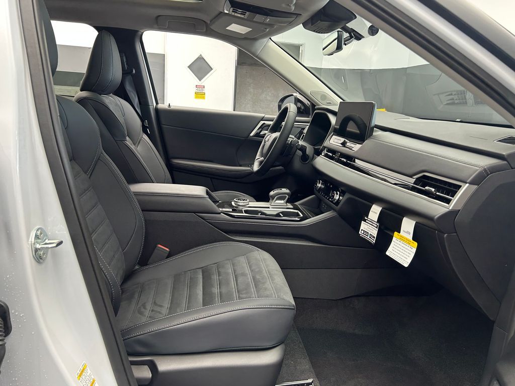 New 2026 White Mitsubishi Trail Edition image 52