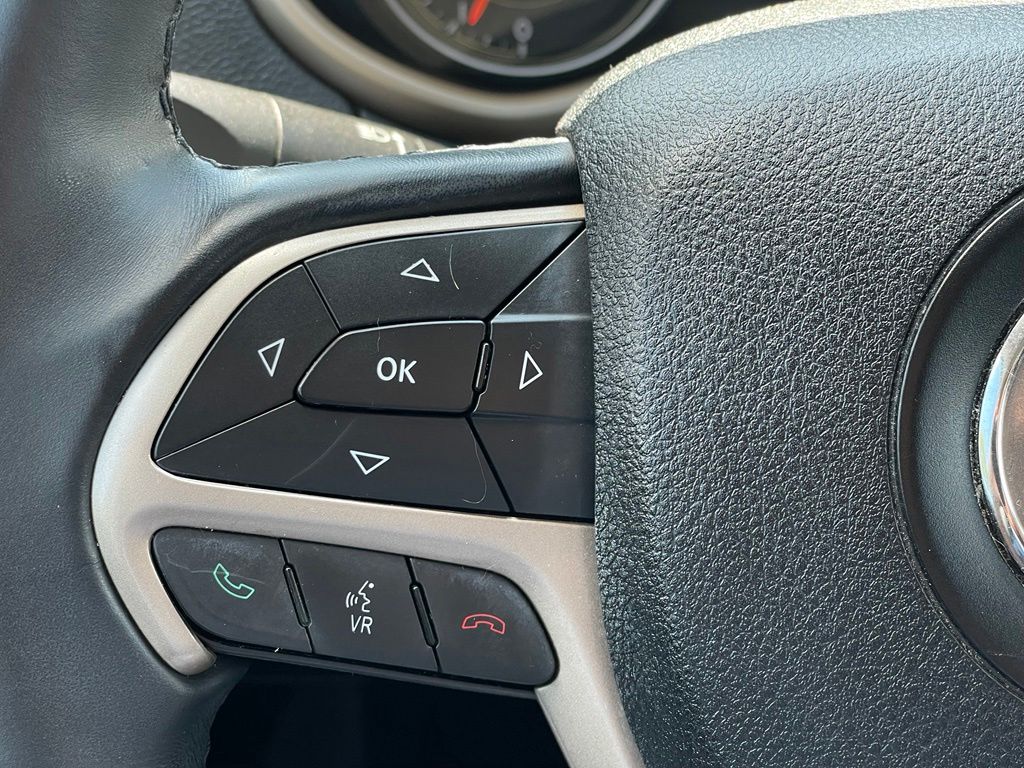 Thumbnail: 2016 Jeep Cherokee - 15