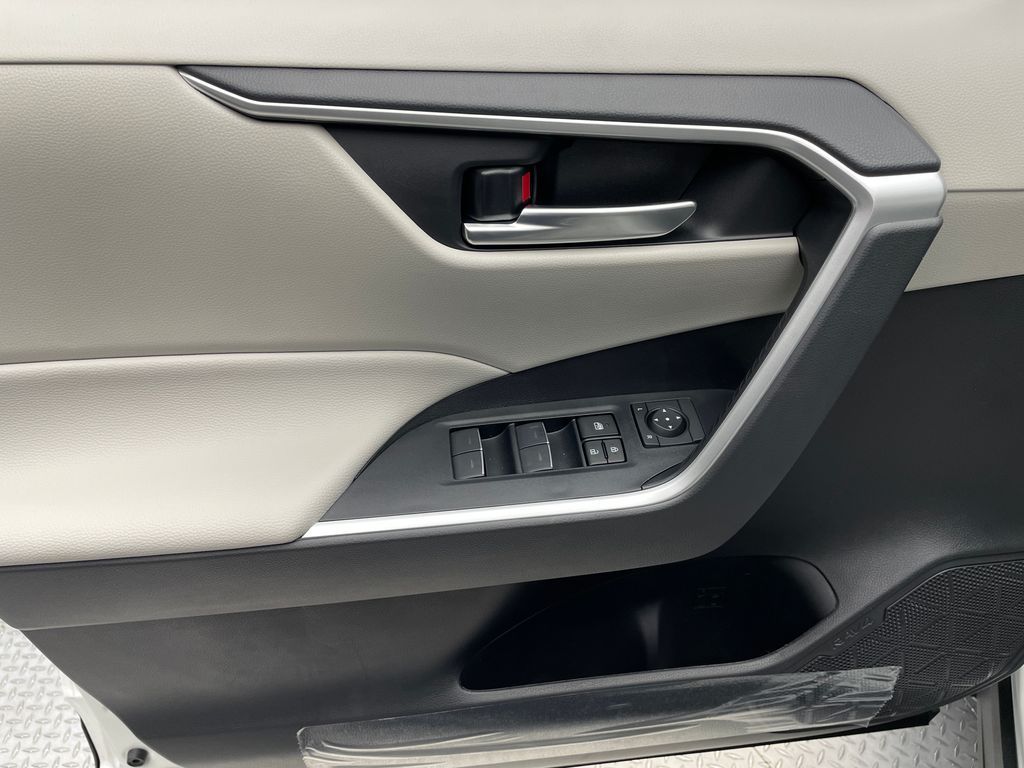 Thumbnail: 2025 Toyota RAV4 - 9