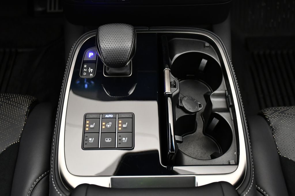 Thumbnail: 2023 Lexus LS - 29