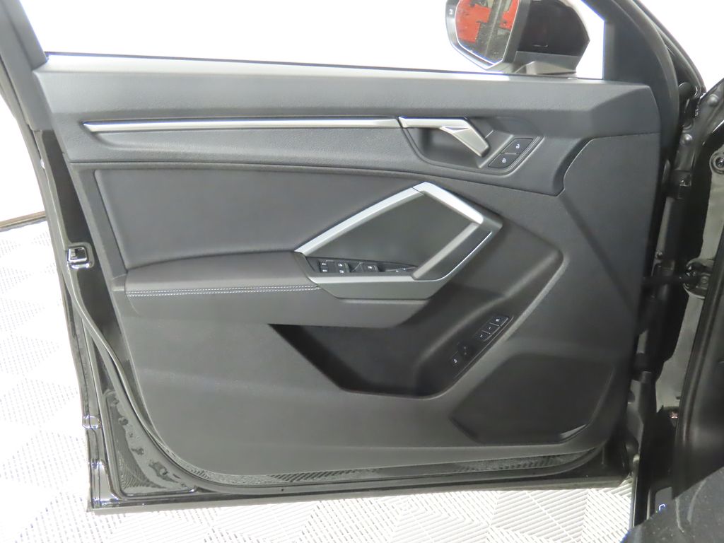 Thumbnail: 2025 Audi Q3 - 29