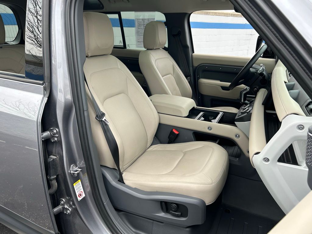 2024 Land Rover Defender 110 25