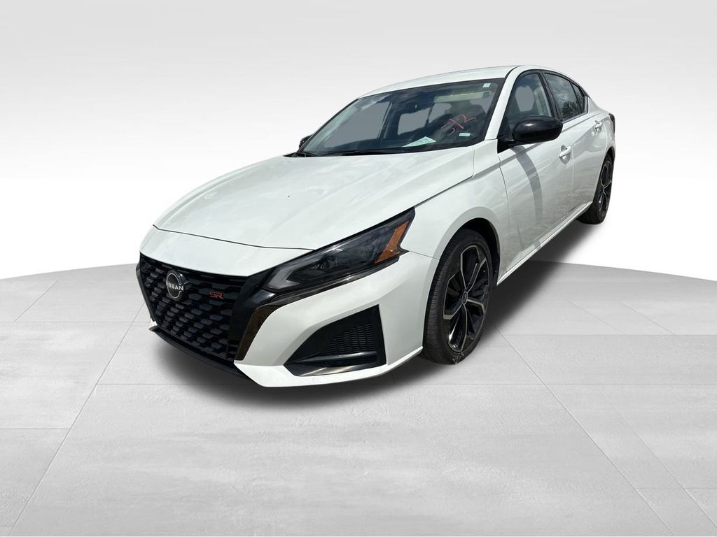 2023 Glacier White Nissan Altima 2.5 SR FWD Sedan