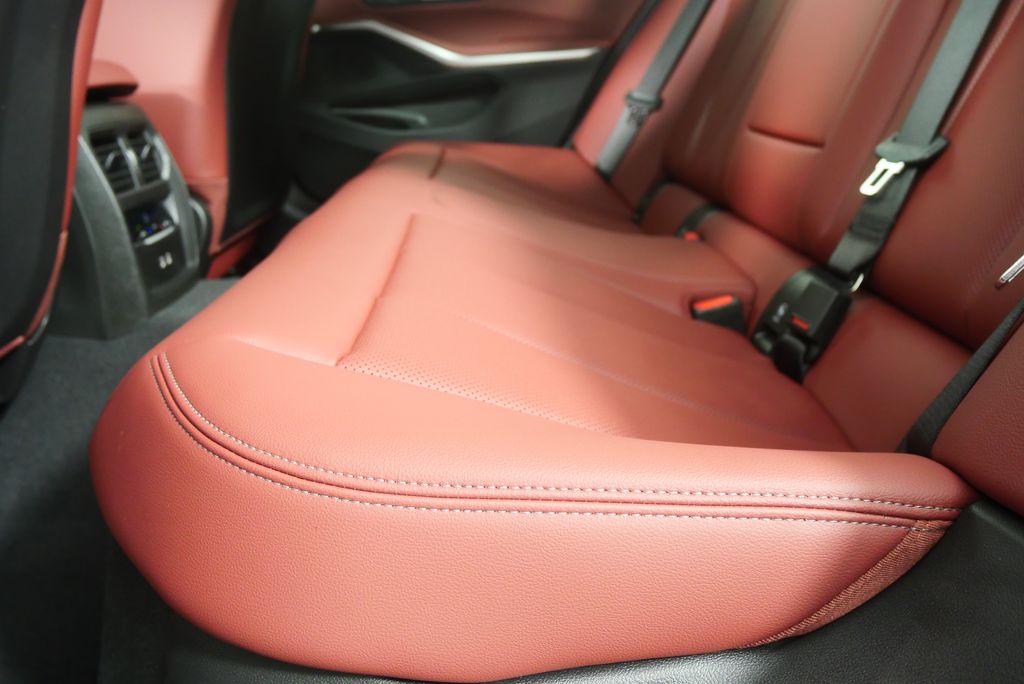 Thumbnail: 2026 BMW 3 Series - 15