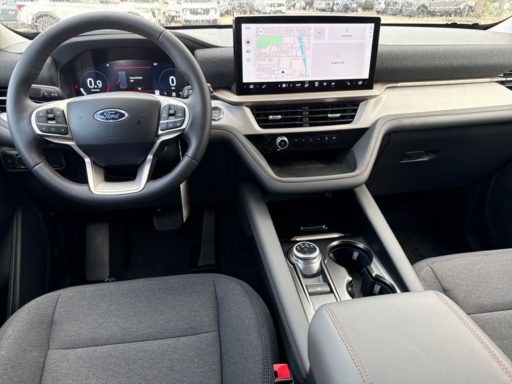 2025 Ford Explorer photo 3