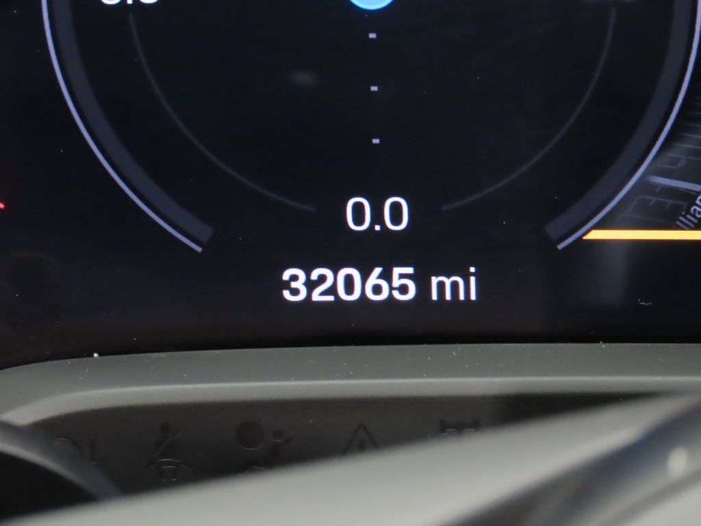 Thumbnail: 2023 Porsche Taycan - 17