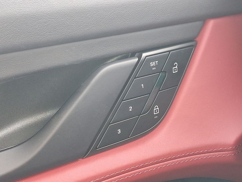 Thumbnail: 2023 Porsche Taycan - 25