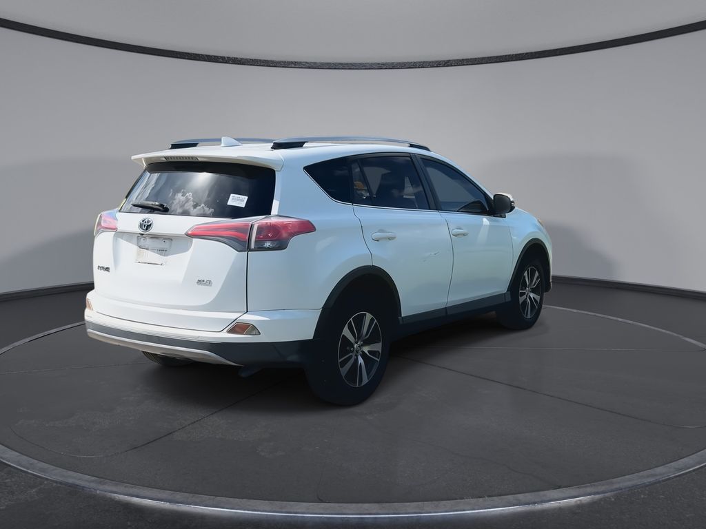 Thumbnail: 2017 Toyota RAV4 - 8