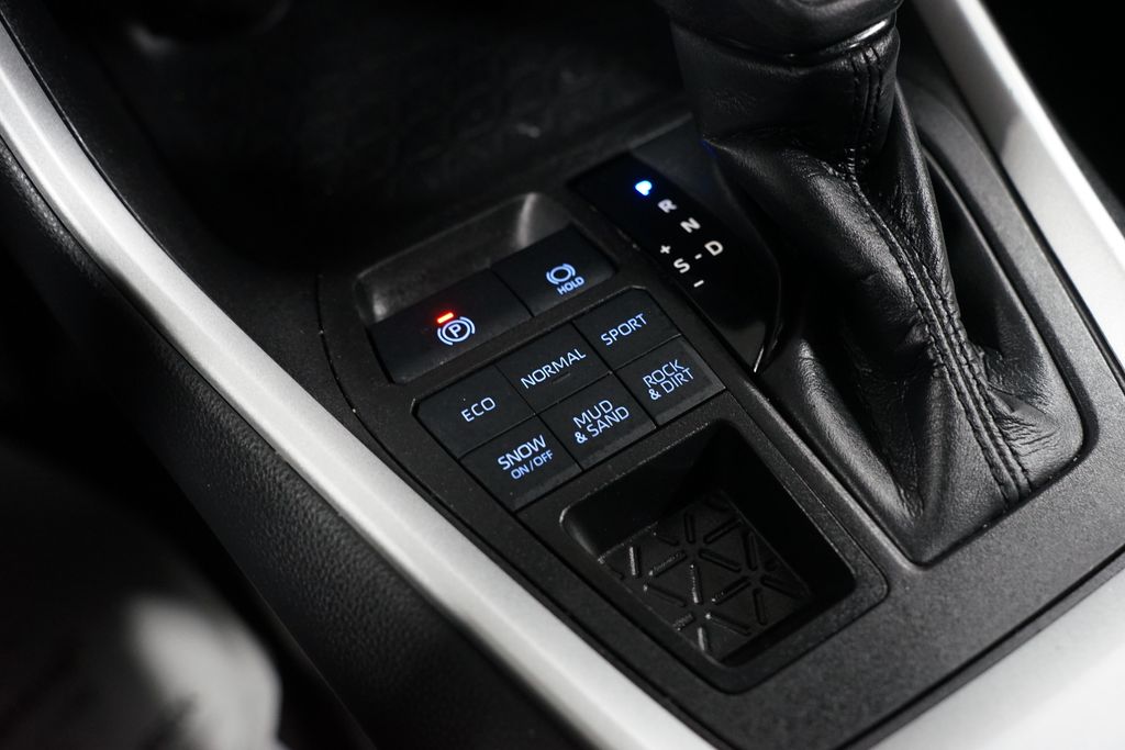 Thumbnail: 2021 Toyota RAV4 - 23