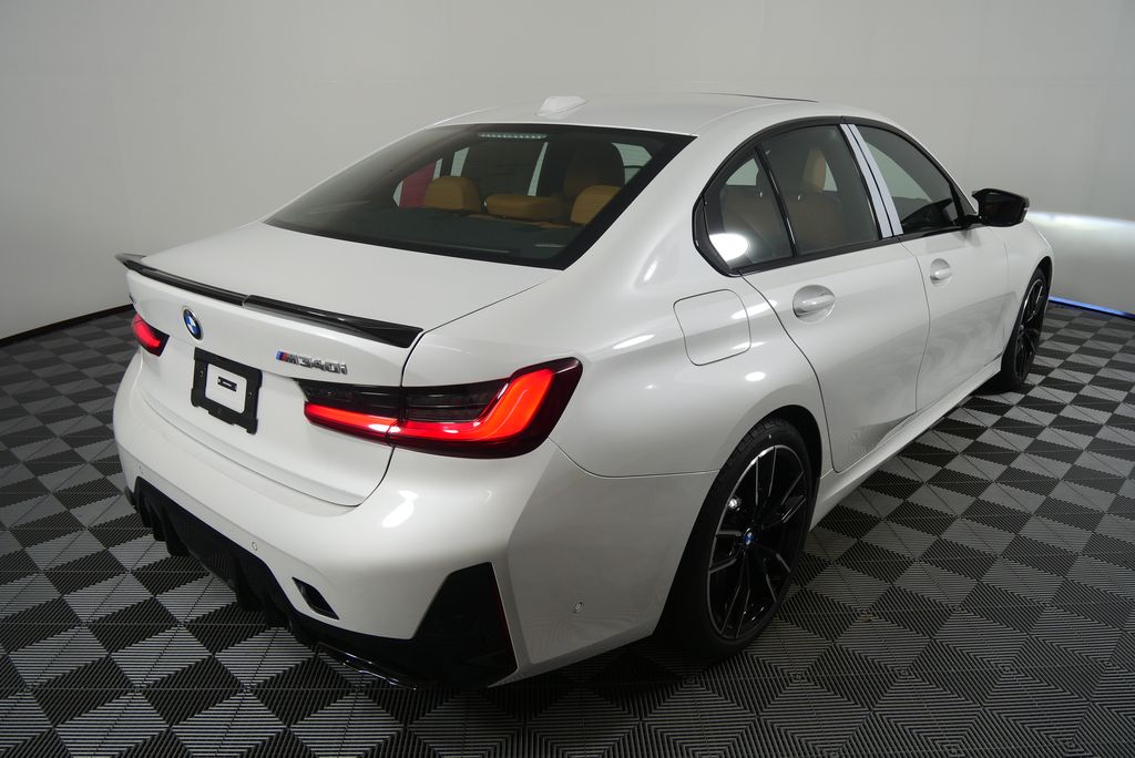 Thumbnail: 2026 BMW 3 Series - 4