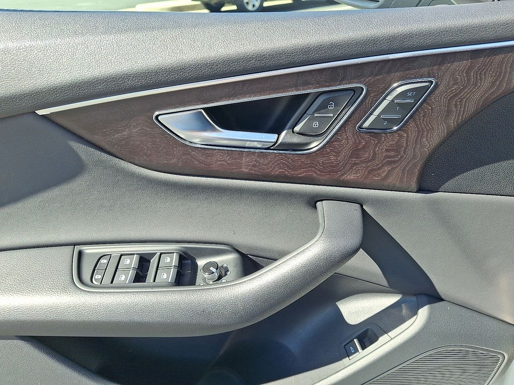Thumbnail: 2019 Audi Q8 - 12