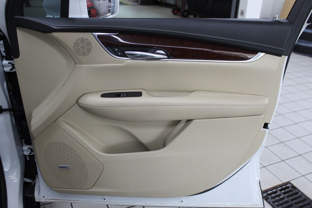 Thumbnail: 2017 Cadillac XT5 - 25
