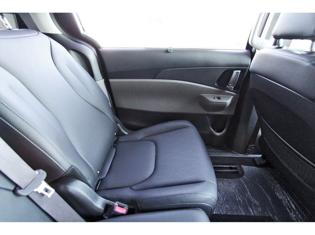 New 2026 Kia Carnival MPV Van